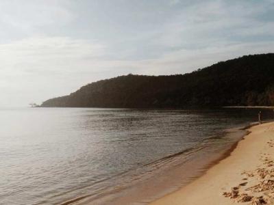 à travers la jungle. La plus belle plage du Cambodge.