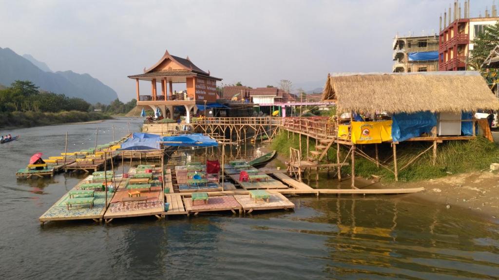 Van Vieng bar avec vue sur le Mekong