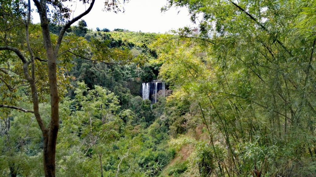 Cascade vertigineuse de Tad Tayicsua