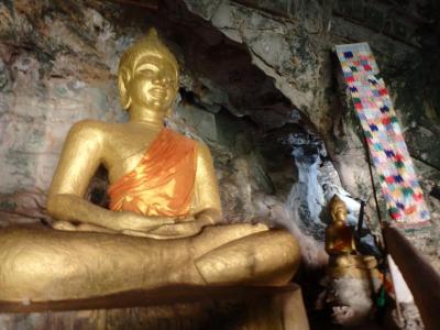 Le buddha de l' Elephant Cave à 20 km Thakhek