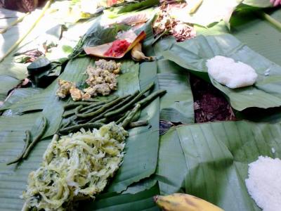 Stiky Rice sur feuilles de bananiers