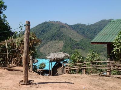 Village Akha : vue et chambre