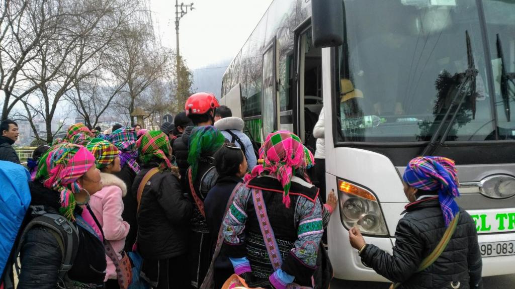 Arrivée du bus à Sapa (Vietnam)